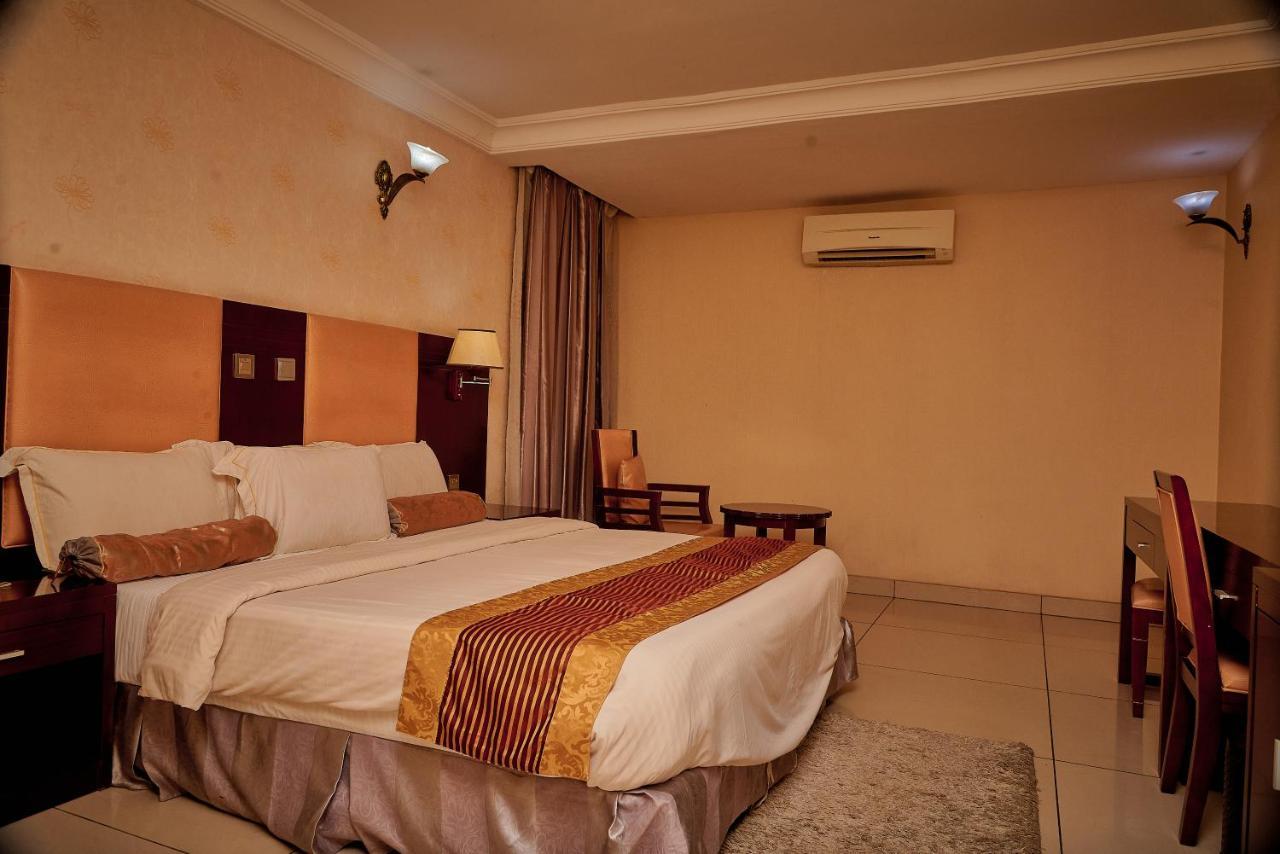 Barcelona Hotels, Abuja Mobushipe Ngoại thất bức ảnh
