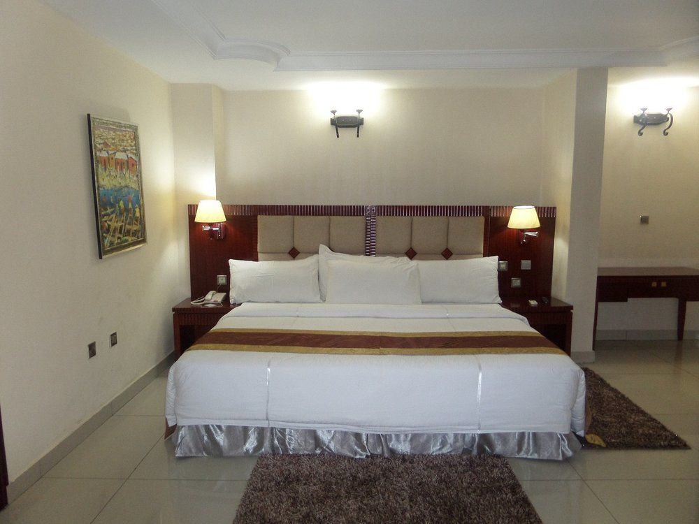 Barcelona Hotels, Abuja Mobushipe Ngoại thất bức ảnh