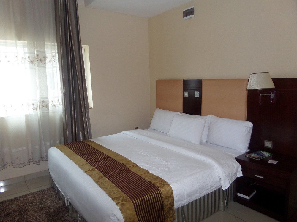 Barcelona Hotels, Abuja Mobushipe Ngoại thất bức ảnh