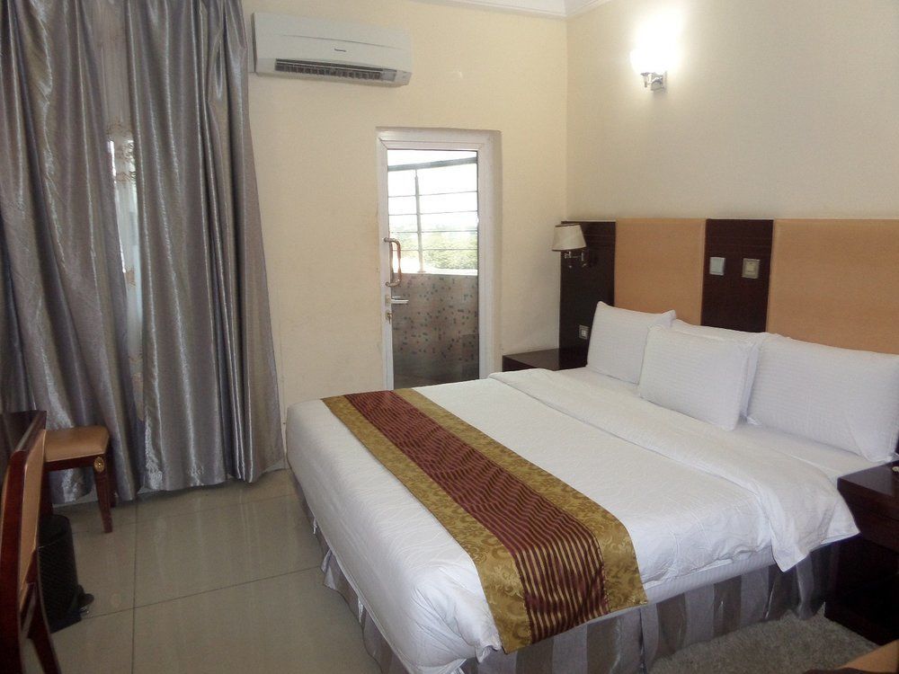 Barcelona Hotels, Abuja Mobushipe Ngoại thất bức ảnh