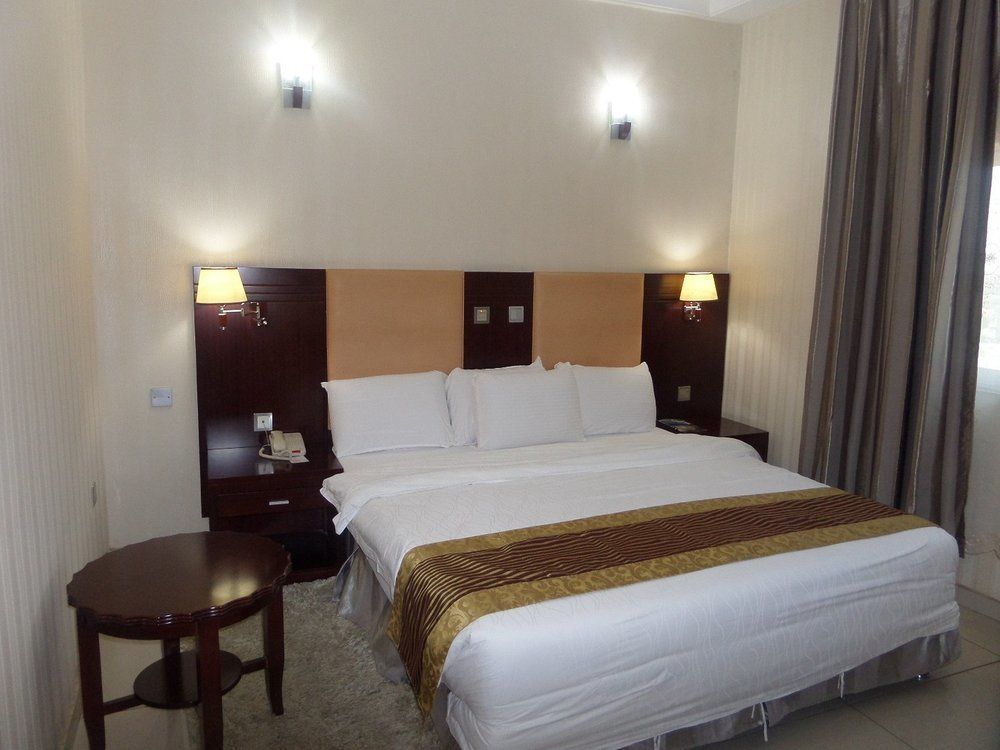 Barcelona Hotels, Abuja Mobushipe Ngoại thất bức ảnh