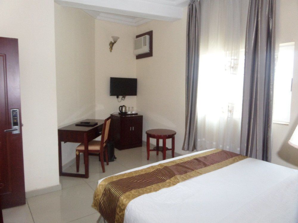 Barcelona Hotels, Abuja Mobushipe Ngoại thất bức ảnh